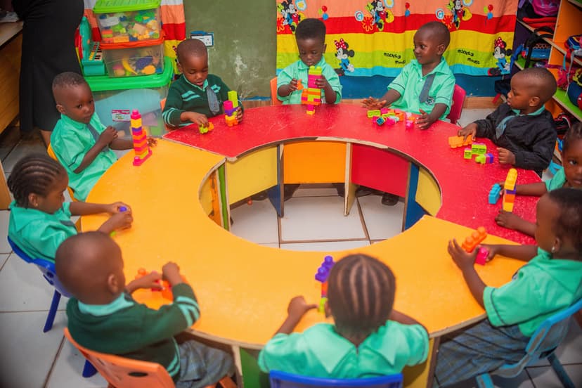 Crèche toddlers at the group table